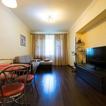 Nadezhda Apartments In Touristic Area, On The Dostyk Avenue 89 Alma-Ata Exteriör bild