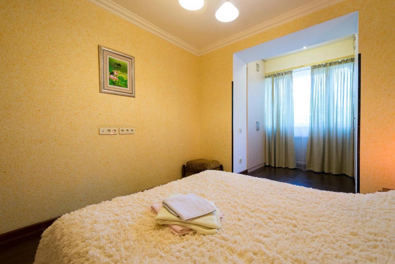 Nadezhda Apartments In Touristic Area, On The Dostyk Avenue 89 Alma-Ata Exteriör bild
