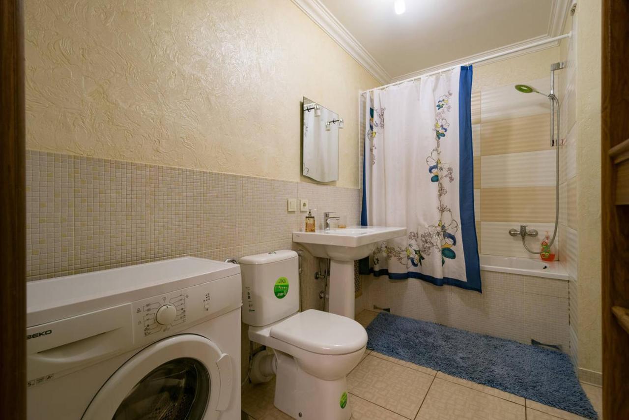 Nadezhda Apartments In Touristic Area, On The Dostyk Avenue 89 Alma-Ata Exteriör bild