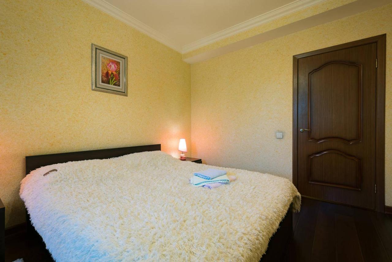 Nadezhda Apartments In Touristic Area, On The Dostyk Avenue 89 Alma-Ata Exteriör bild
