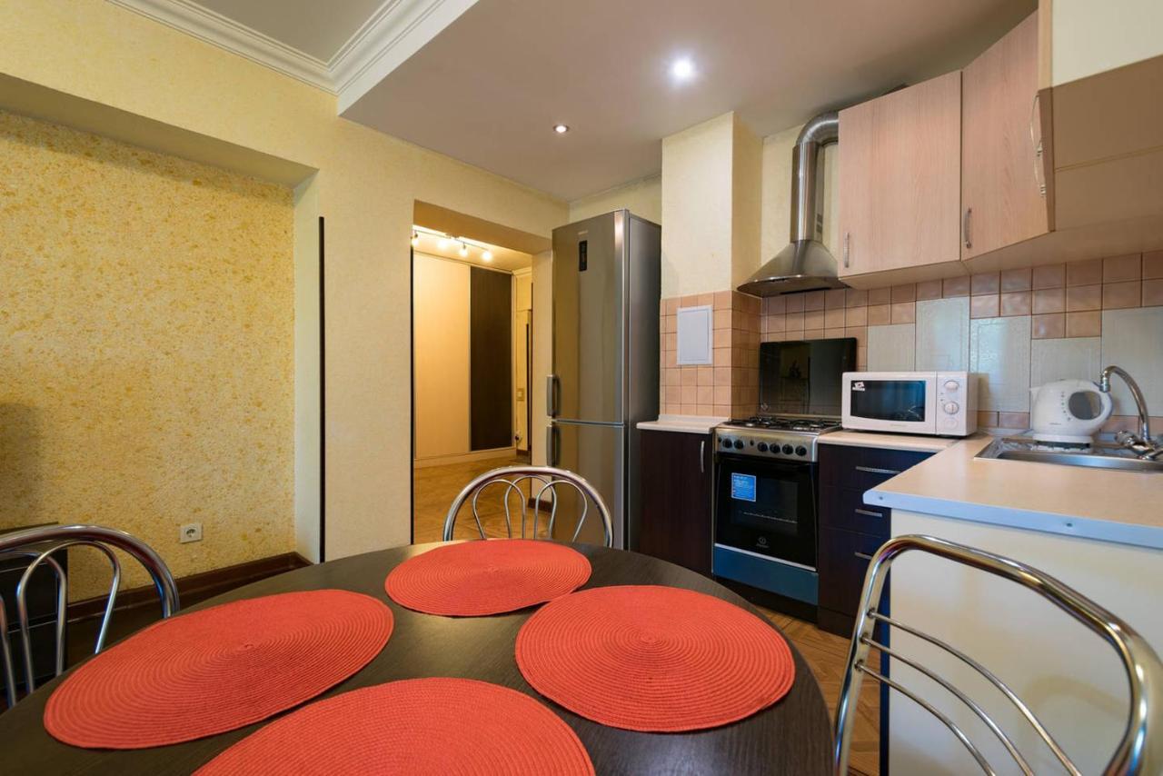 Nadezhda Apartments In Touristic Area, On The Dostyk Avenue 89 Alma-Ata Exteriör bild