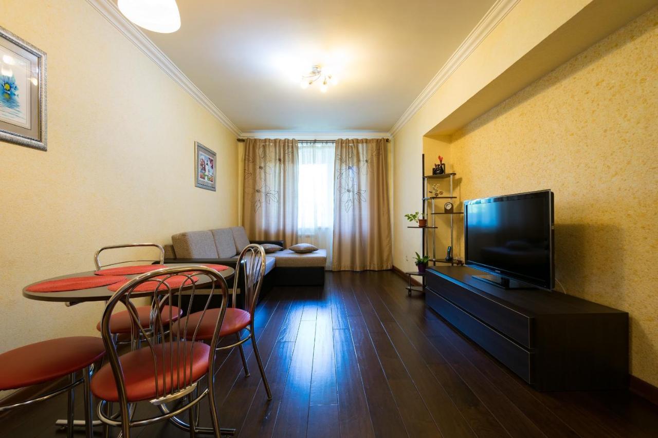 Nadezhda Apartments In Touristic Area, On The Dostyk Avenue 89 Alma-Ata Exteriör bild