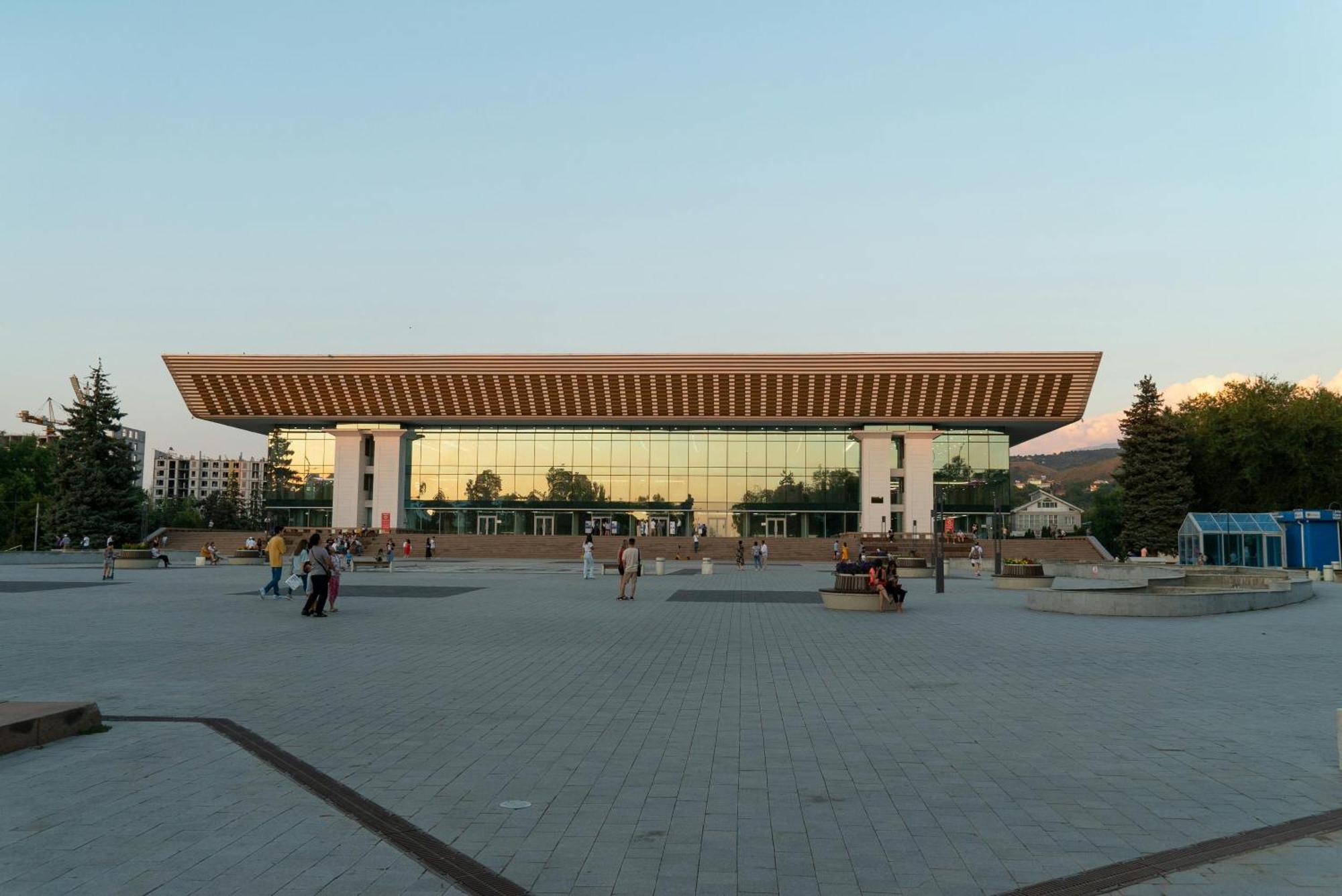 Nadezhda Apartments In Touristic Area, On The Dostyk Avenue 89 Alma-Ata Exteriör bild