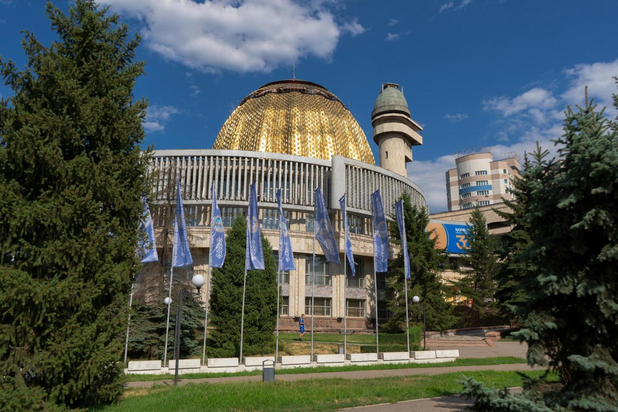 Nadezhda Apartments In Touristic Area, On The Dostyk Avenue 89 Alma-Ata Exteriör bild