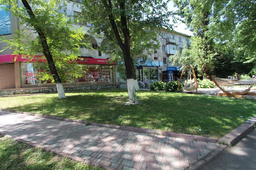 Nadezhda Apartments In Touristic Area, On The Dostyk Avenue 89 Alma-Ata Exteriör bild