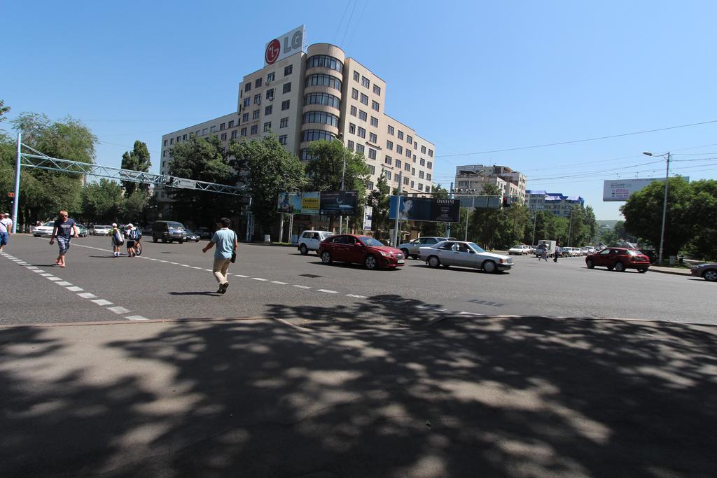 Nadezhda Apartments In Touristic Area, On The Dostyk Avenue 89 Alma-Ata Exteriör bild
