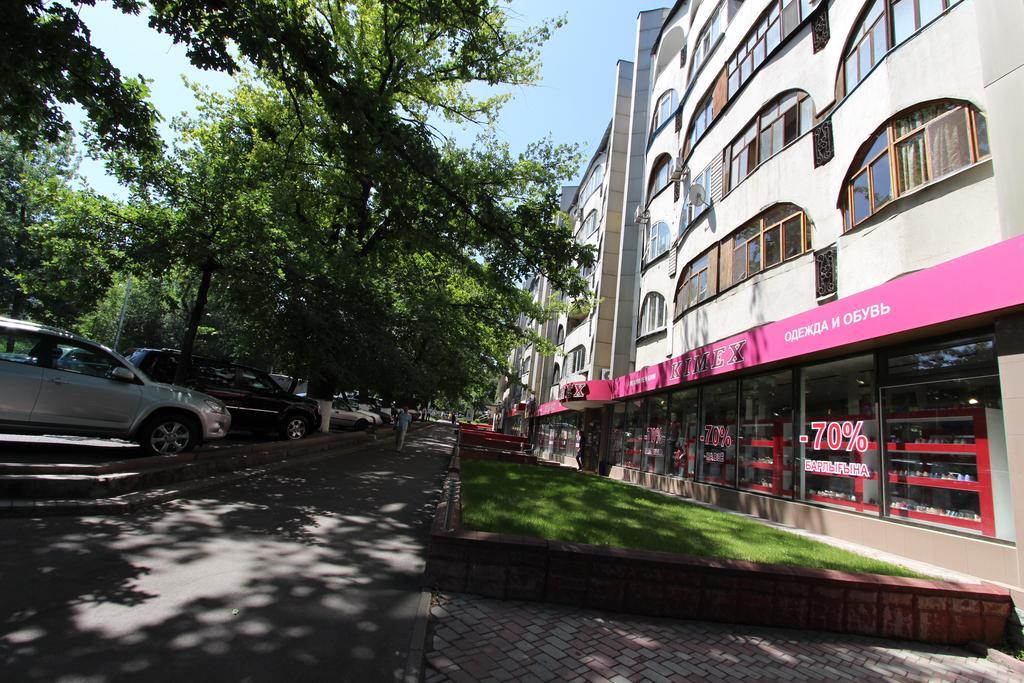 Nadezhda Apartments In Touristic Area, On The Dostyk Avenue 89 Alma-Ata Exteriör bild
