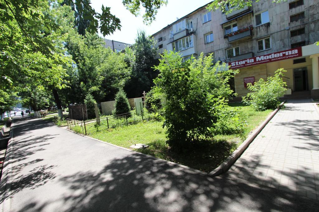 Nadezhda Apartments In Touristic Area, On The Dostyk Avenue 89 Alma-Ata Exteriör bild